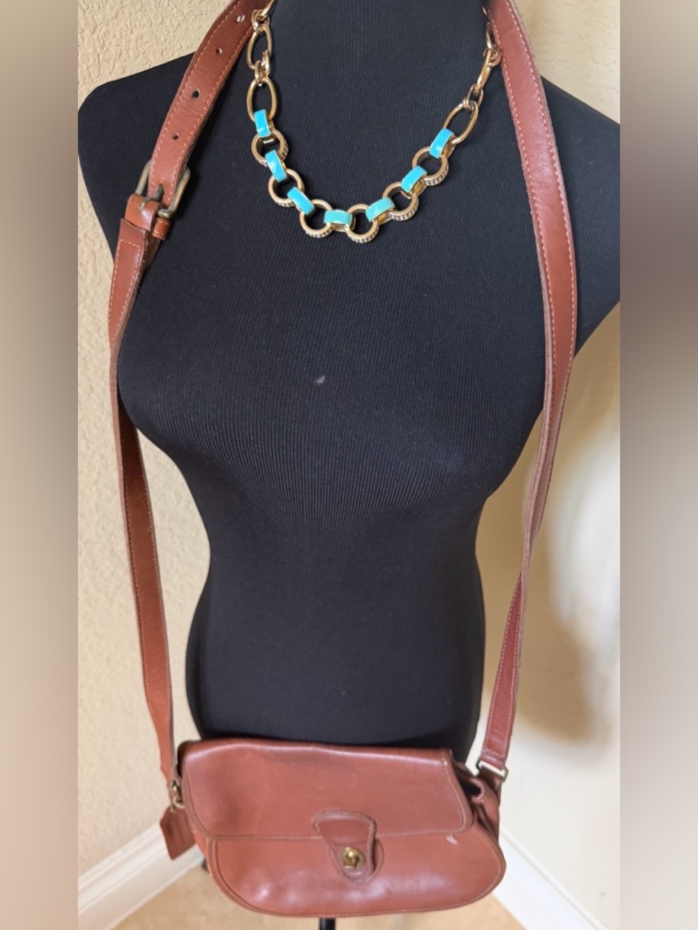 Vintage Coach Brown Leather Crossbody Bag with Adjustable Strap